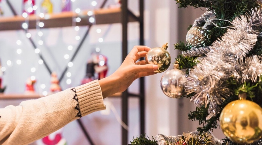 Shop Decoration Ideas for Christmas Season